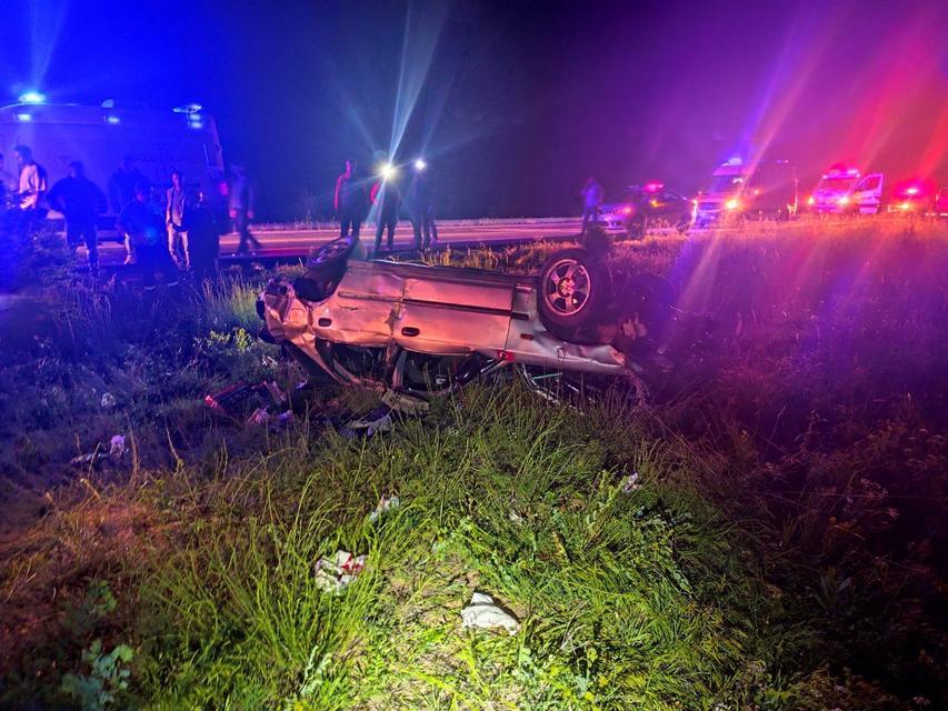 Afyonkarahisar'da şarampole devrilen otomobildeki 7 kişi yaralandı