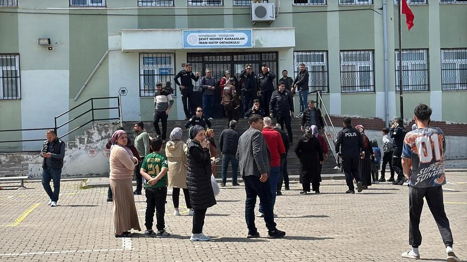 Okul çevresinde peş peşe silah sesi: Öğrenciler ve veliler korku dolu anlar yaşadı