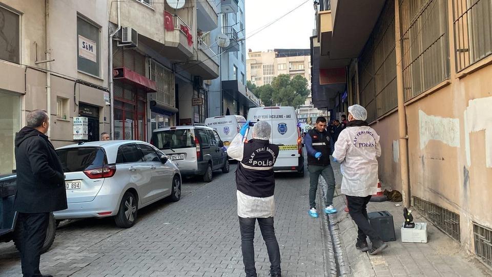 İŞLEDİĞİ CİNAYET SONRASI EVDEN ELLERİ CEBİNDE ÇIKMIŞTI, KELEPÇELİ CEZAEVİNE GÖNDERİLDİ