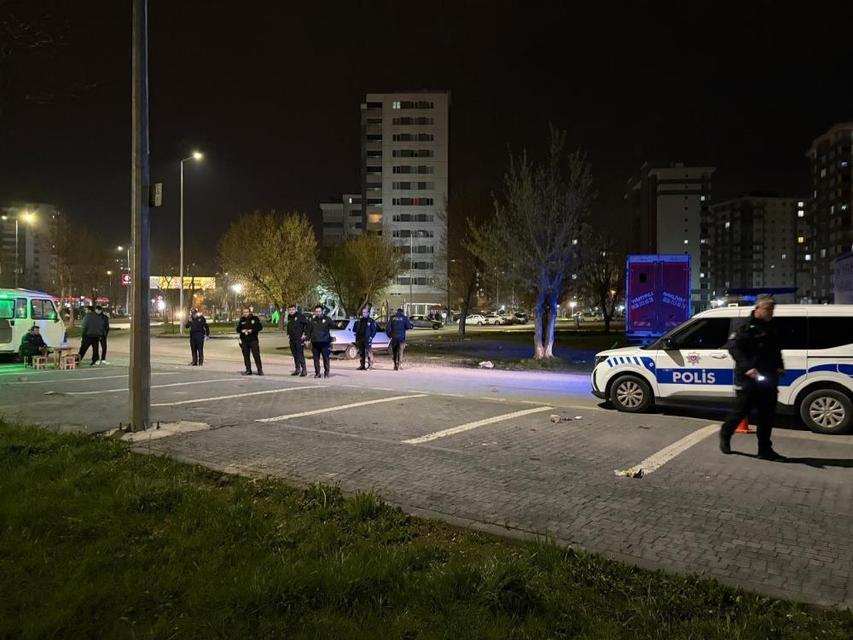 ‘Laf atma’ meselesinde kan aktı: 4 yaralı