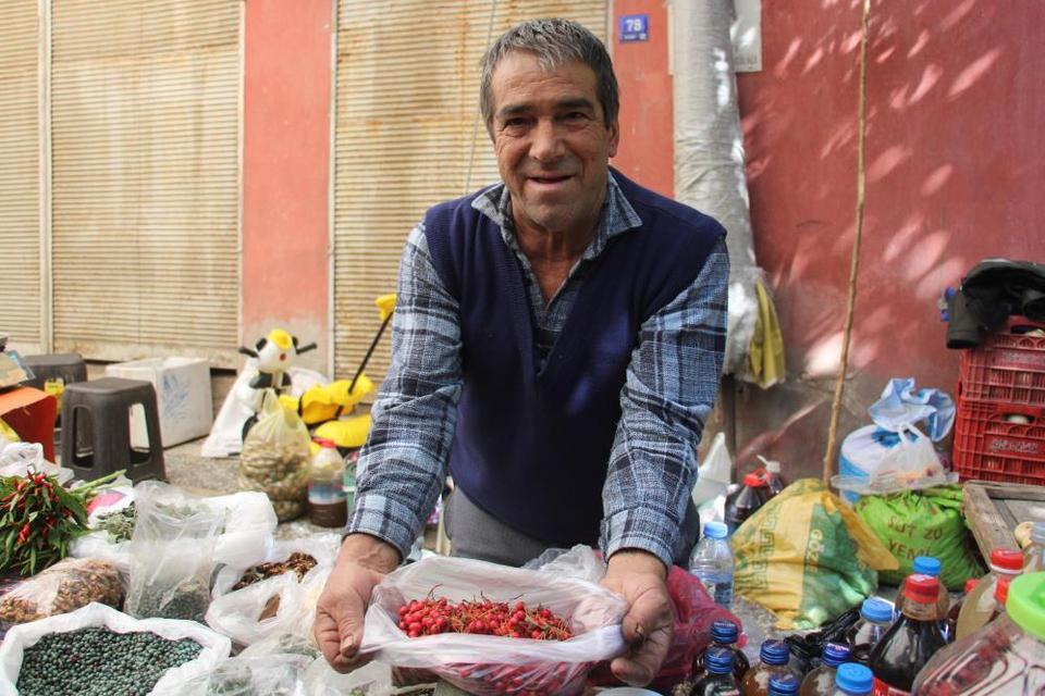 Aydın'da pazar tezgahları renklendi