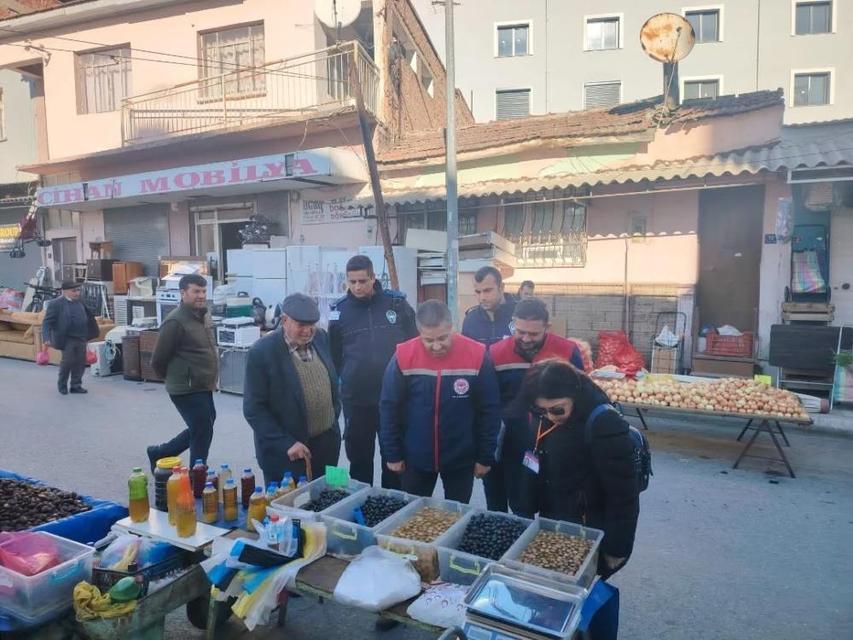 Germencik’te semt pazarında gıda denetimi