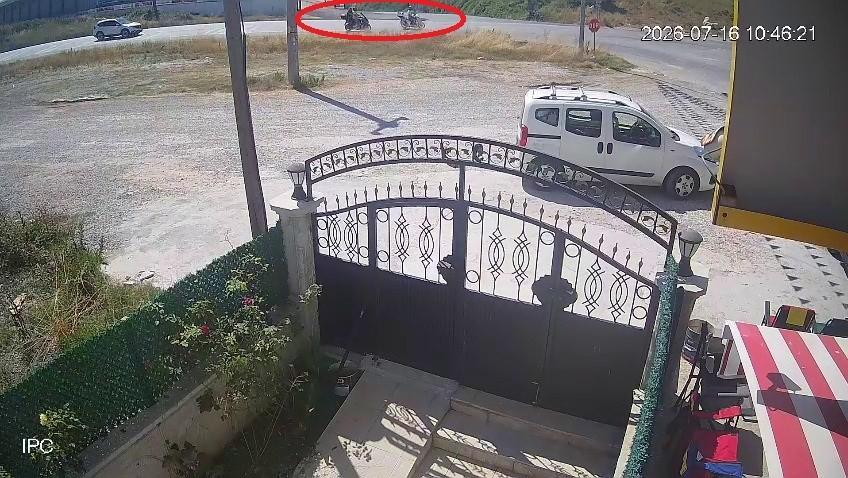 Karı kocanın öldüğü kaza anı saniye saniye kameraya yansıdı