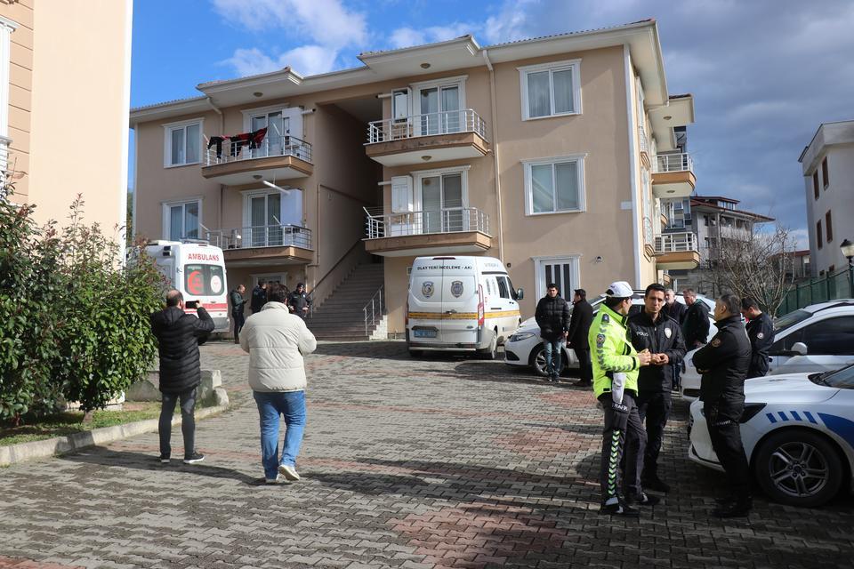 CİNNET GETİREN POLİS AİLE FERTLERİNİ VURDUKTAN SONRA İNTİHAR ETTİ: 3 ÖLÜ, 1 YARALI