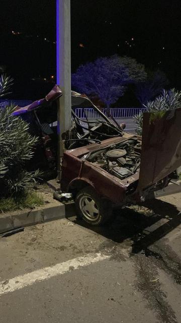 Kontrolden çıkan araç elektrik direğine çarptı: 1 ölü