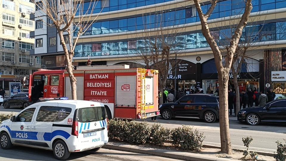 BATMAN'DA FECİ OLAY: İŞ MERKEZİNİN 7'NCİ KATINDAN DÜŞEN GENÇ KIZ HAYATINI KAYBETTİ
