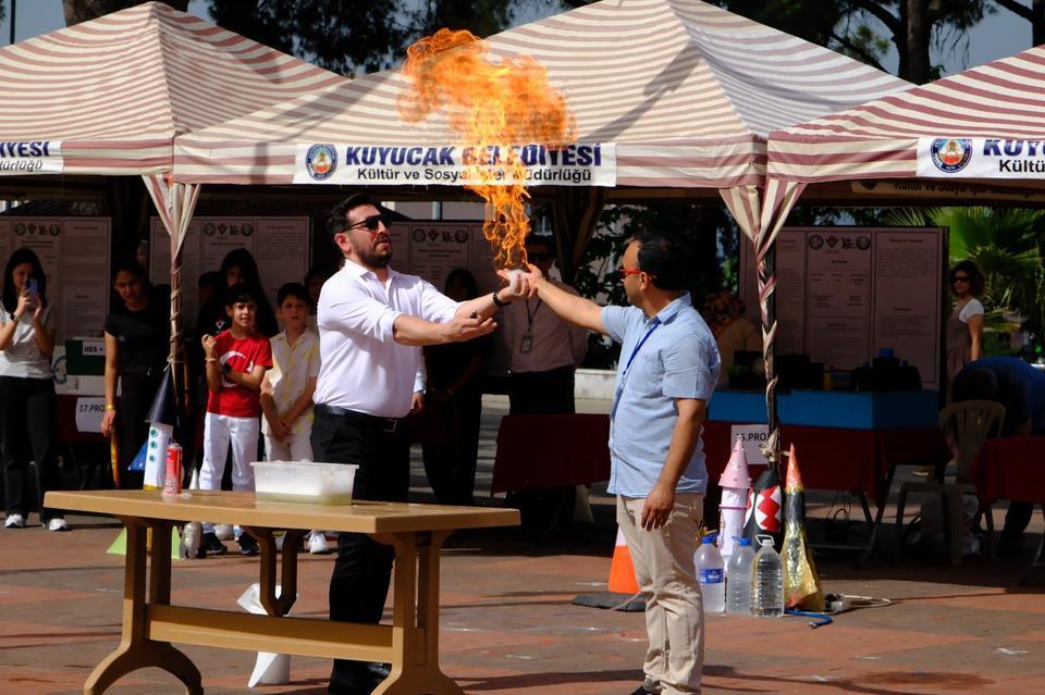 KUYUCAK'TA BİLİM FUARI COŞKUSU