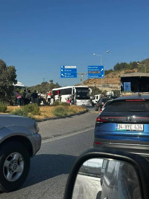 Aydın'da gezi otobüsü ile kamyon çarpıştı