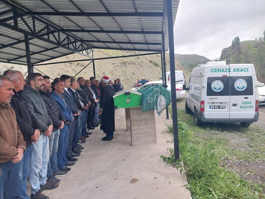 TRAKTÖR KAZASINDA ÖLÜ BULUNAN ÇİFT SON YOLCULUĞUNA UĞURLANDI