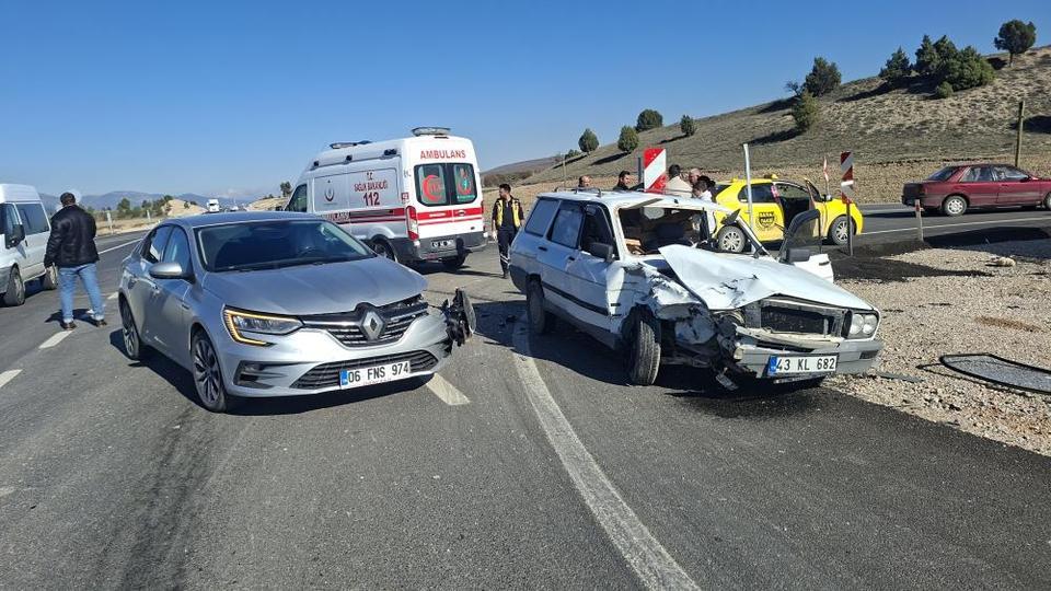 İki otomobil çarpıştı, 1 yaralı