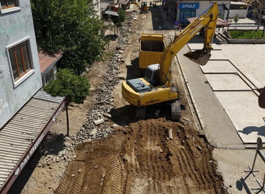 Yenipazar'da yol yenileme çalışmaları sürüyor