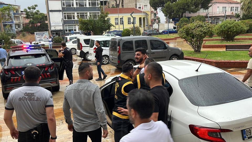 Aydın’da tutuklanan şüpheli adliyeden ‘başım dik’ diye bağırarak çıktı