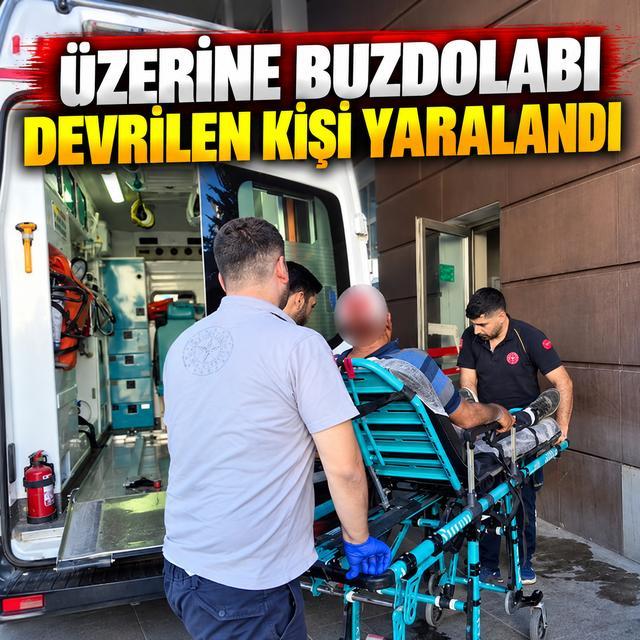 Üzerine buzdolabı devrilen kişi yaralandı