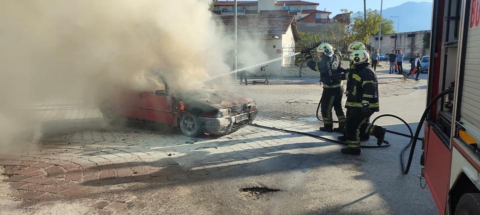 Bakımdan çıkan otomobil alev topuna döndü