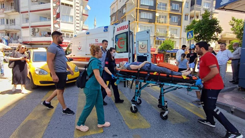 Aydın'da yolun karşısına geçmek isteyen kadına taksi çarptı