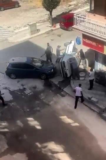 Kaza yapan otomobil yan yattı: 1 yaralı