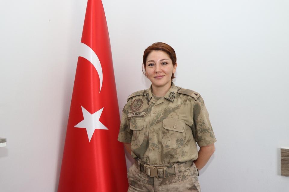 Kadın jandarma komutanı görevine başladı