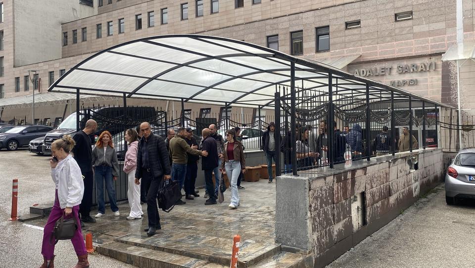 Kızını ve torununu sokak ortasında öldürdü