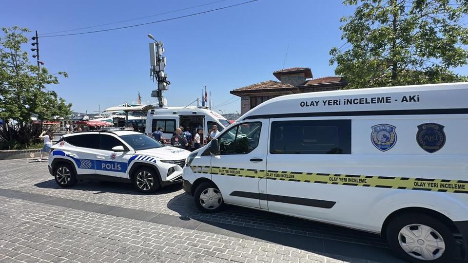 Vapurdaki yolcular fark etti! Denizde hareketsiz bulunan kadından acı haber