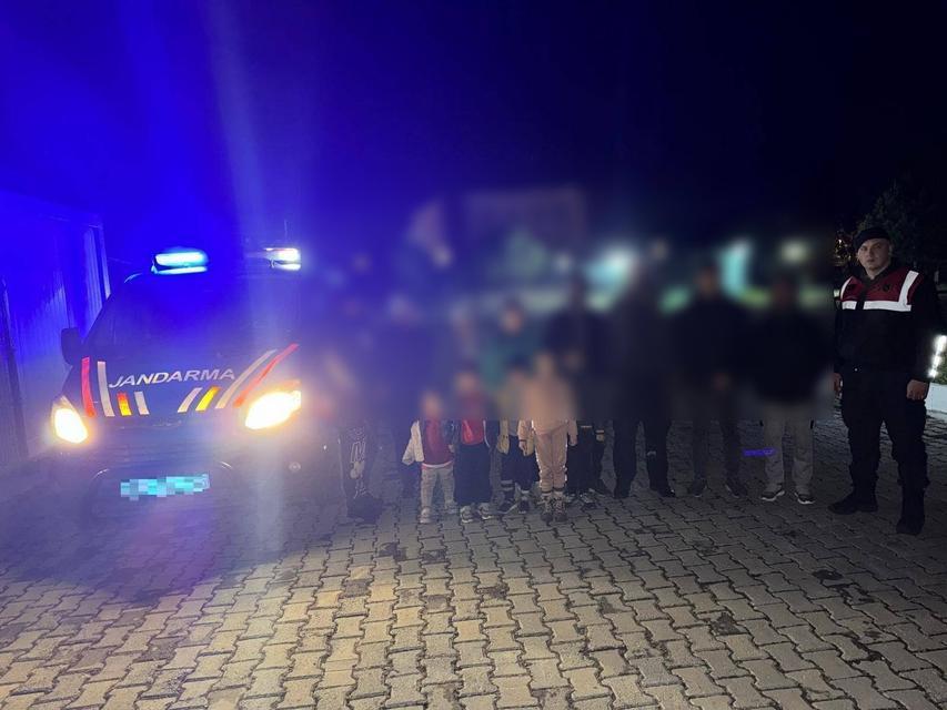 Didim’de 13 düzensiz göçmen yakalandı
