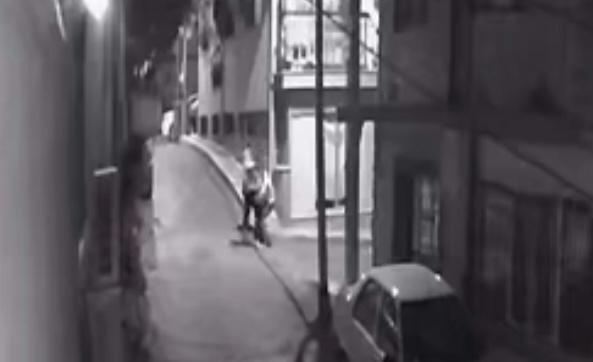 Kavgada boğazından bıçak darbesi alan adam hayatını kaybetti
