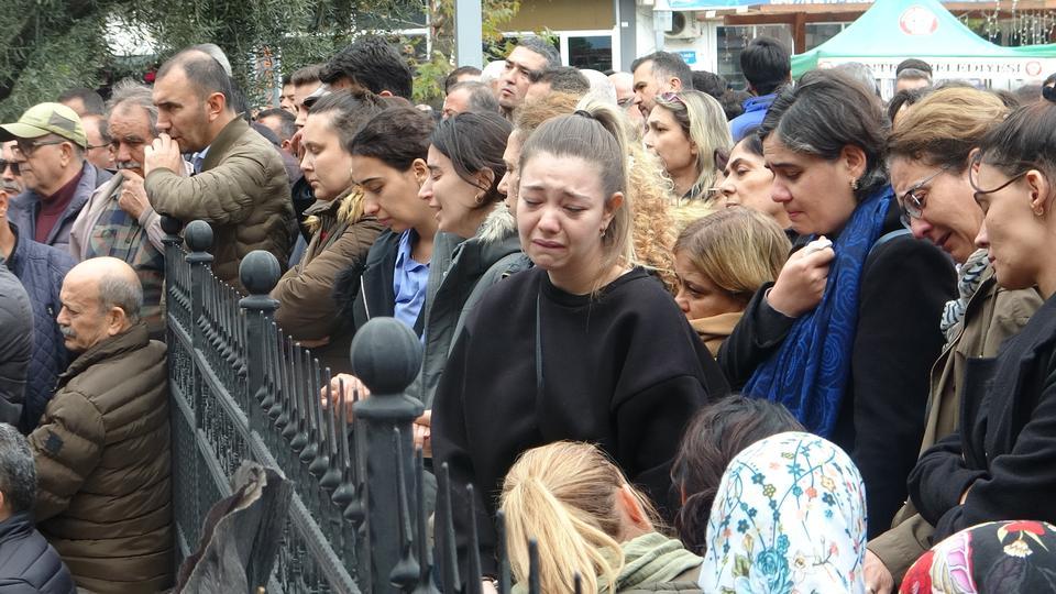 Denizli’de meydana gelen trafik kazasında hayatını kaybeden tur rehberi Mehmet İlhan, Muğla’da gözyaşları içerisinde toprağa verildi.