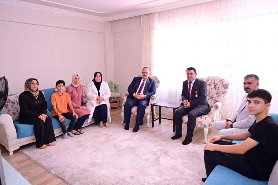 Vali Canbolat, şehit yakınlarını ve gazileri yalnız bırakmadı