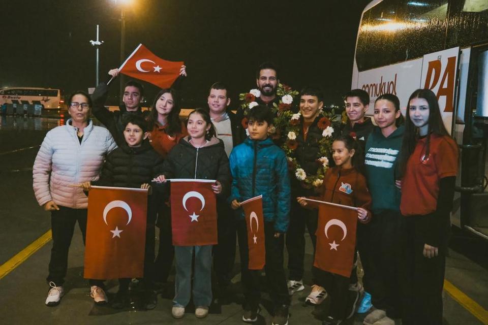 Çifte madalya kazandı, Aydın'da coşkuyla karşılandı