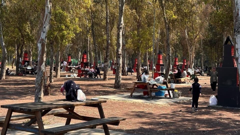 KUŞADASI SEVGİ PLAJI, PİKNİKÇİLERİN YENİ BULUŞMA NOKTASI OLDU