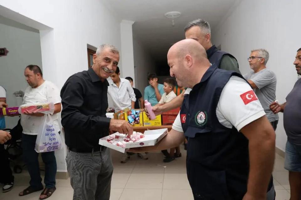 İncirliova'da kandil gecesi camilerde ikram dağıtıldı