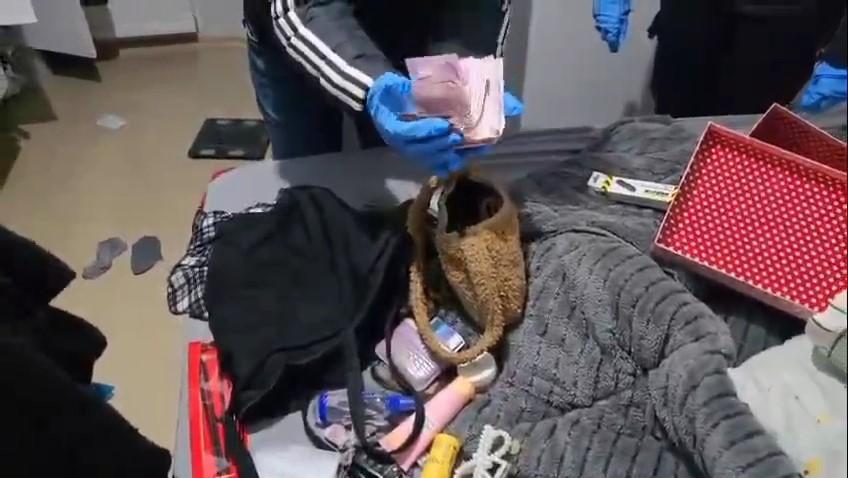 SEVGİLİLER GÜNÜ'NDE "AŞK BÜYÜSÜ" TUZAĞI: 46 MİLYON TL'LİK VURGUN, 19 TUTUKLAMA SEVGİLİLER GÜNÜ ÖNCESİ "BÜYÜ" OPERASYONU: 19 TUTUKLAMA