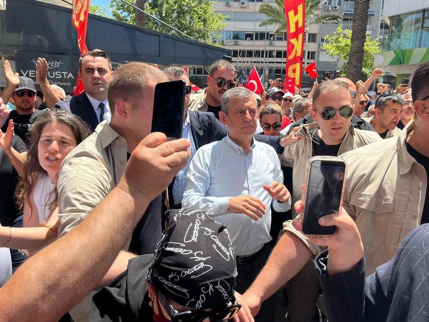 İzmir'de Özgür Özel mitingine polis müdahalesi