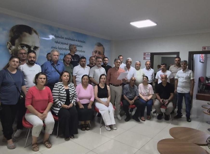 CHP teşkilatında toplu istifa