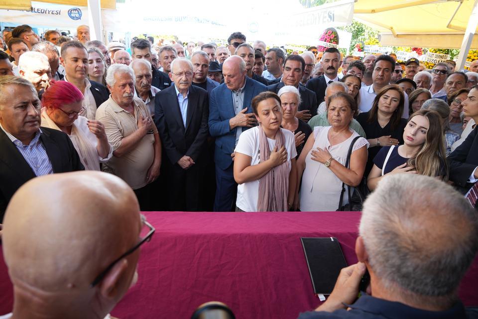 KILIÇDAROĞLU'NUN İKİZ KARDEŞİ ADİL KILIÇDAROĞLU SON YOLCULUĞUNA UĞURLANDI ESKİ CHP GENEL BAŞKANI KEMAL KILIÇDAROĞLU'NUN İKİZ KARDEŞİ ADİL KILIÇDAROĞLU İÇİN CENAZE TÖRENİ DÜZENLENDİ