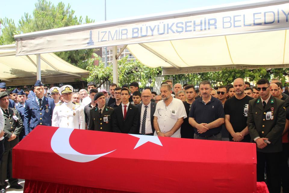 Hayatını kaybeden genç astsubay İzmir'de son yolculuğuna uğurlandı