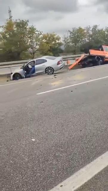 Zincirleme kaza: 3'ü ağır 4 yaralı