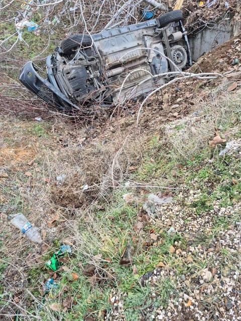 Otomobil şarampole devrildi: 4 yaralı