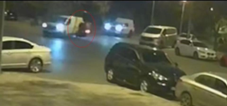 Motosikletle panelvan çarpıştı