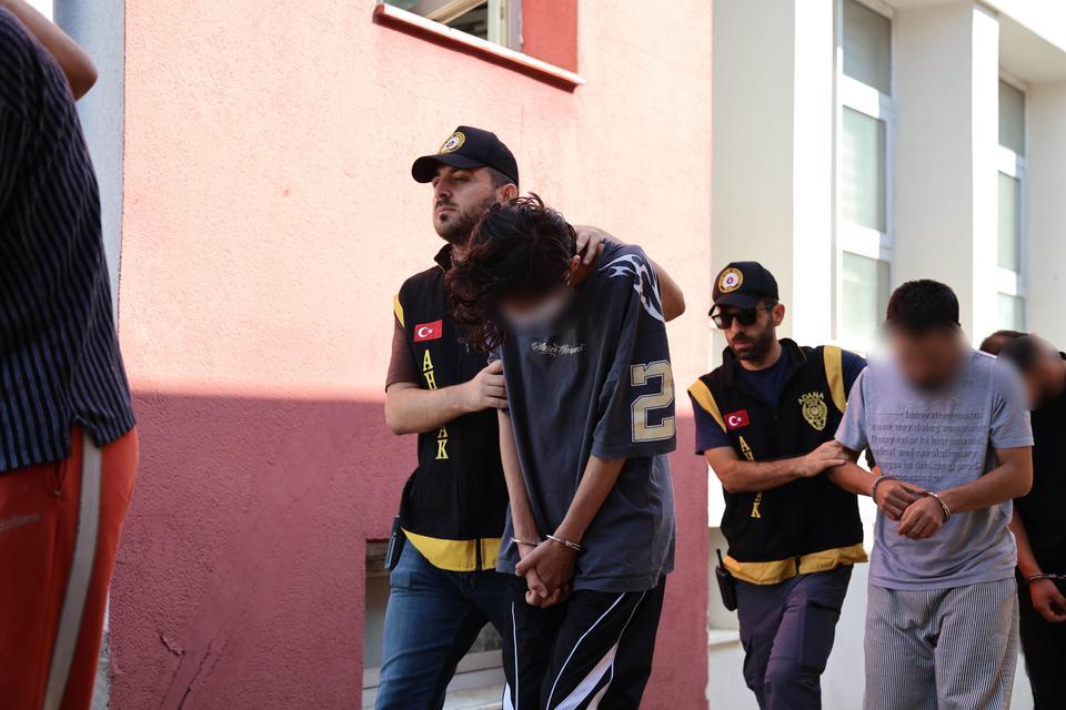 ADANA MERKEZLİ FUHUŞ OPERASYONU: 17 TUTUKLAMA FUHUŞ OPERASYONUNDAKİ ŞÜPHELİLERİN BANKA HESAPLARINDA 210 MİLYON LİRALIK PARA HAREKETLİLİĞİ ORTAYA ÇIKTI