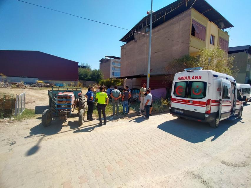 TRAKTÖR RÖMORKUNDAN DÜŞEN BİR KİŞİ YARALANDI