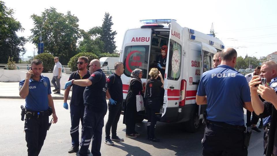 Yolcu otobüsü ile kamyonet çarpıştı: 1'i çocuk 6 yaralı
