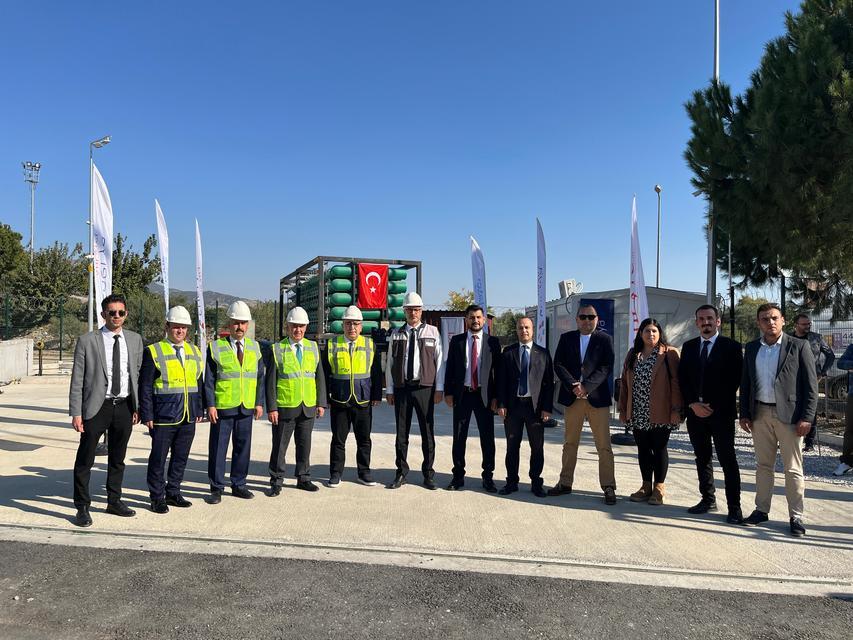 BUHARKENT'TE DOĞALGAZ DAĞITIMI BAŞLADI BAŞKAN EROL, DOĞALGAZLA PİŞEN İLK TÜRK KAHVESİNİ İÇTİ BAŞKAN EROL: "ZAMANLA İLÇE MERKEZİMİZİN TAMAMI DOĞALGAZA KAVUŞMUŞ OLACAK"