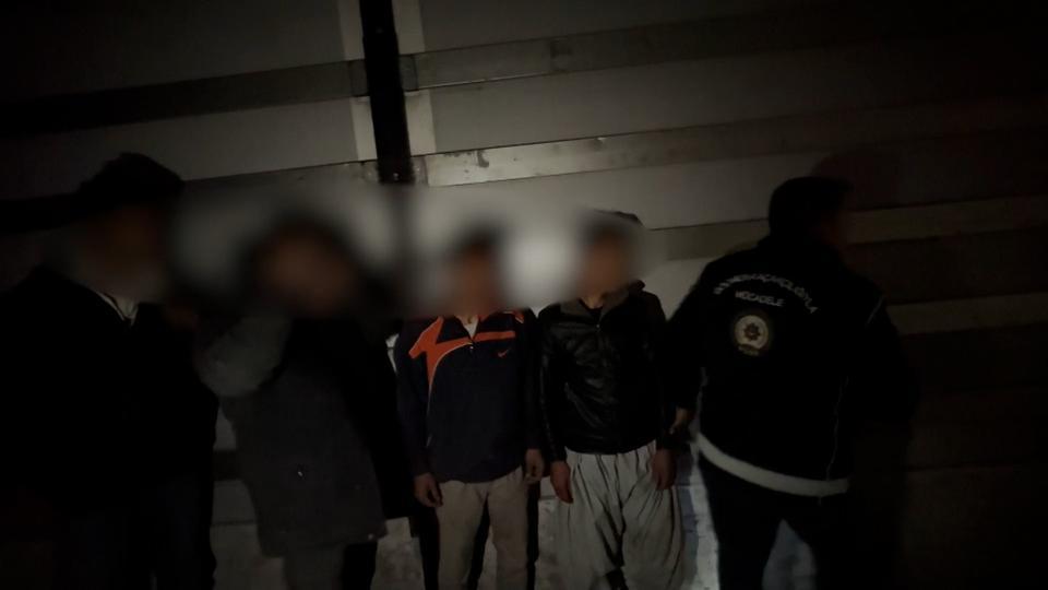 SİVAS'TA GÖÇMEN KAÇAKÇILIĞINA GEÇİT YOK: 6 KİŞİ TUTUKLANDI