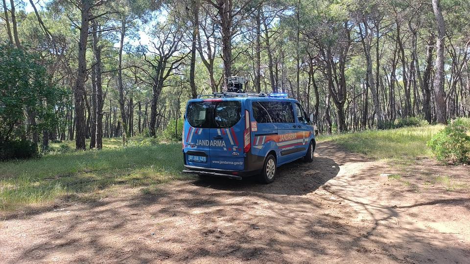 ANTALYA'DA ORMANLARA GİRİŞLER YASAKLANDI, JANDARMA VATANDAŞLARI TEK TEK UYARDI ORMAN İÇİNDE DEVRİYE GEZEN JANDARMA EKİPLERİ, VATANDAŞLARI ANONSLARLA VE BİREBİR UYARDILAR