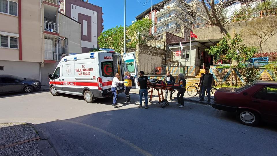 OT TOPLAMAK İSTEDİ, 5 METREDEN AŞAĞI DÜŞTÜ