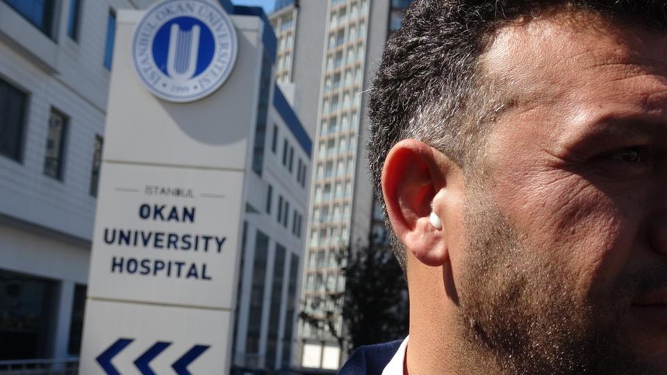 NARKOZUN ETKİSİ GEÇİNCE KABUSU YAŞADI: "YANLIŞ KULAĞIM AMELİYAT EDİLDİ" SAĞ KULAĞINDAKİ SIVI İÇİN TUZLA OKAN ÜNİVERSİTESİ HASTANESİ'NE GİDEN ŞAHSIN SAĞLAM OLAN SOL KULAĞI AMELİYAT EDİLDİ