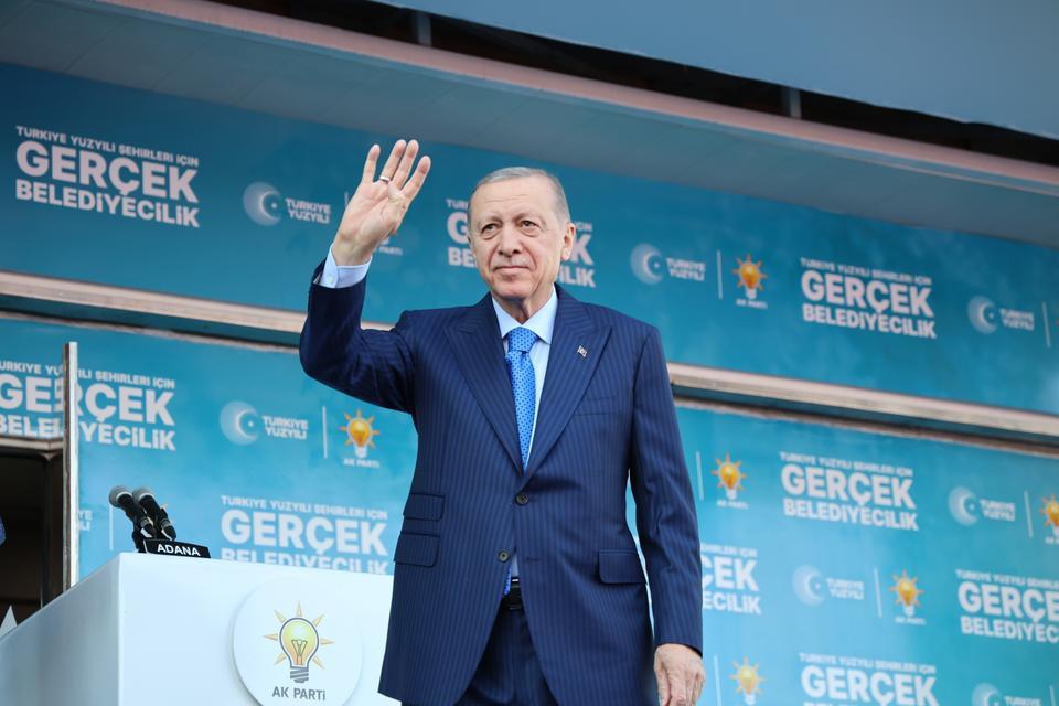CUMHURBAŞKANI ERDOĞAN: "MUHALEFETİN BİZE SÜREKLİ ÖRNEK GÖSTERDİĞİ ÜLKELERDE SON 4 GÜNDÜR KAAN KONUŞULUYOR" "UMUTLARINI TÜRKİYE'YE BAĞLAMIŞ DOSTLARIMIZ BİZİM BU BAŞARILARIMIZLA GURUR DUYUYOR. ELBETTE RAKİPLERİMİZ DE ENDİŞEYE KAPILIYOR"