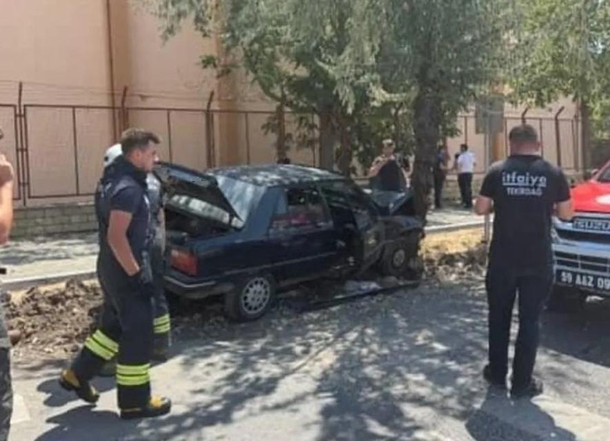 Ağaca çarpan otomobilin sürücüsü yaralandı