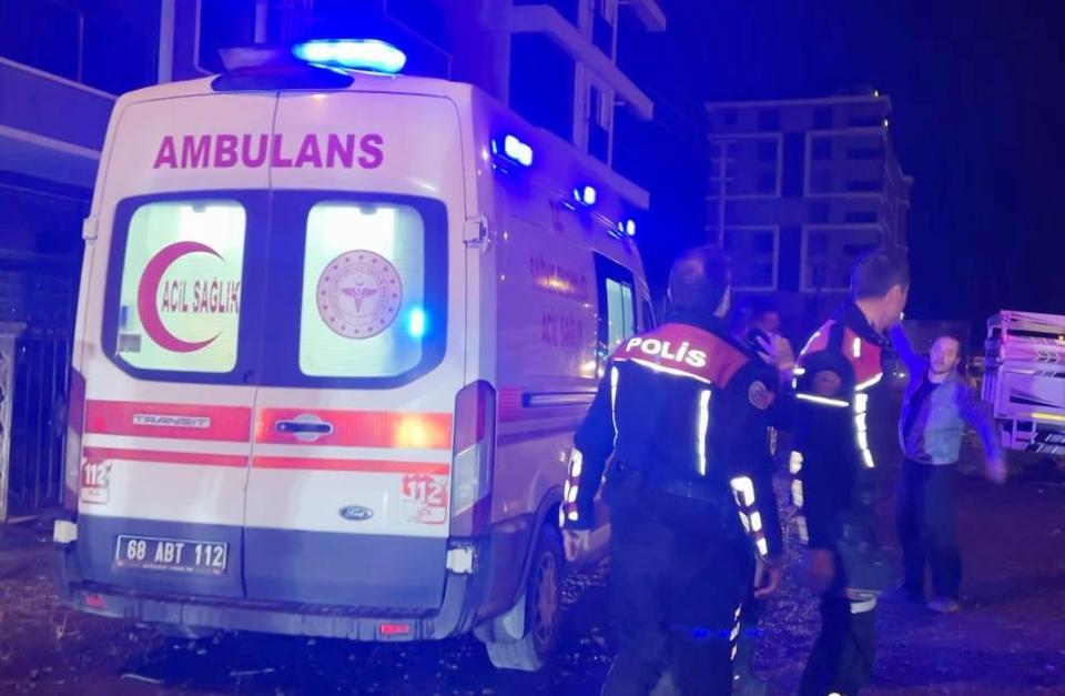 20 yaşındaki genç, annesinin sevgilisini bıçakladı