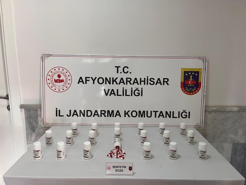 Jandarma bin 200 adet uyuşturucu hap ele geçirdi